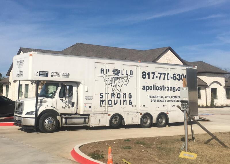 Large Moving Truck for Long Distance Moves